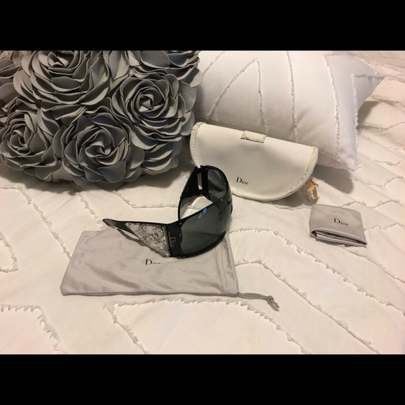 Authentic 💯 Dior Special Edition Sunglasses - Picture 8 of 9